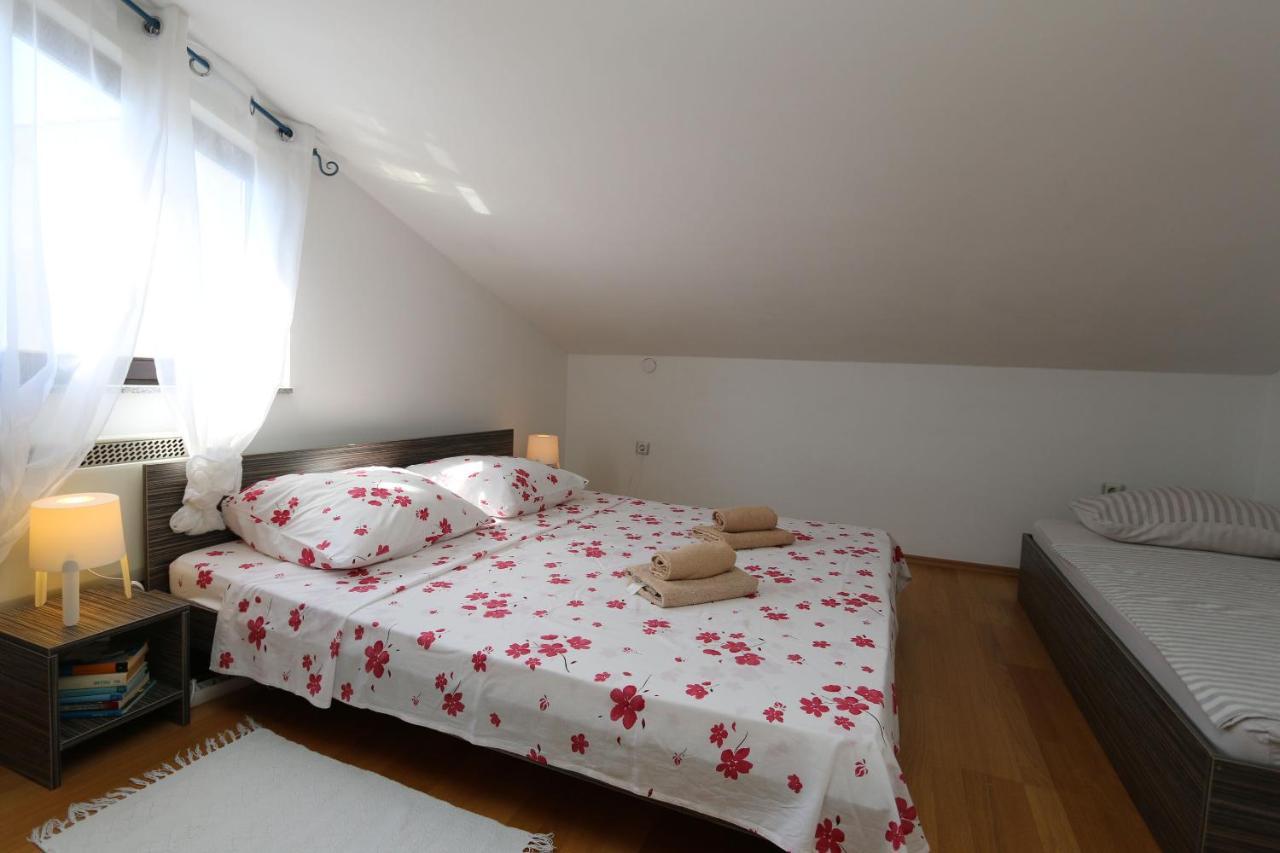 Apartment Lidija Šilo Eksteriør bilde