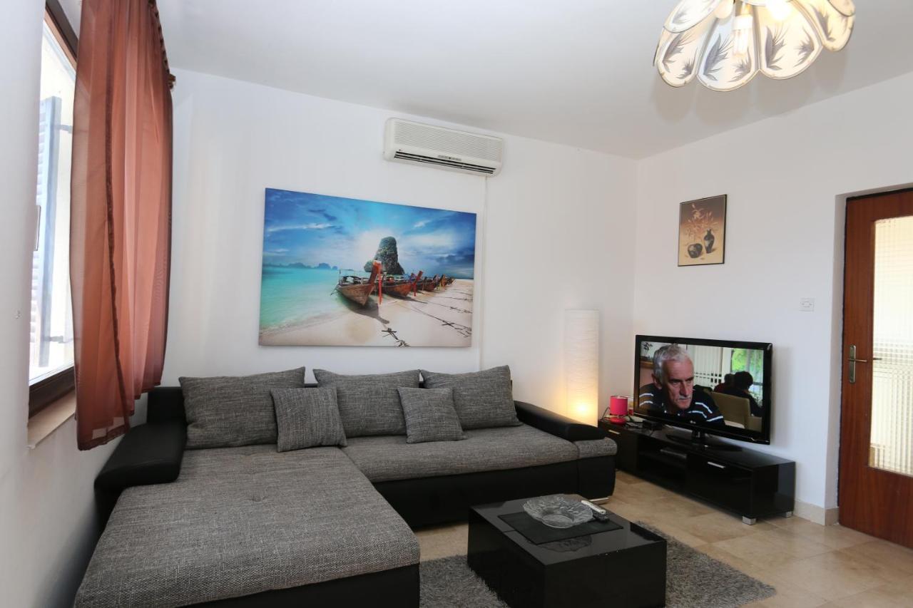 Apartment Lidija Šilo Eksteriør bilde