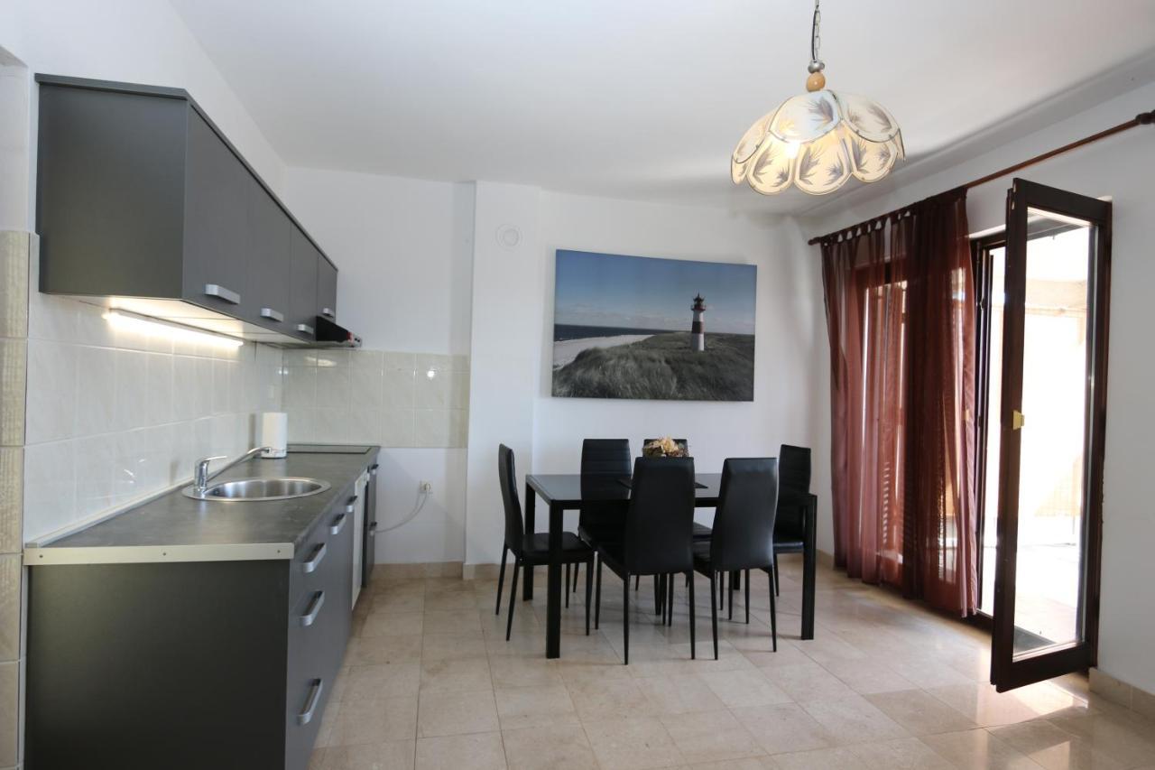 Apartment Lidija Šilo Eksteriør bilde